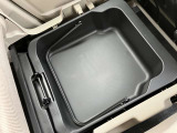スズキ車得意の助手席の座面の下にも荷物が入ります(●&acute;&omega;`●)