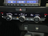 操作性の良いエアコンパネル。前席シートヒーターで寒い冬も快適ドライブ。