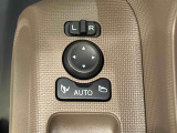 キーフリー連動で施錠時に格納します。降車の直前まで後方確認ができ、閉じ忘れも防げます。