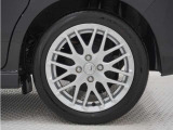 アルミホイール装着車です!これで足元まわりもおしゃれにきまります!