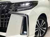 【シーケンシャルターンランプ付きLEDヘッドライト】人気の『流れるウィンカー』付きのLEDヘッドライトを装備♪高級感はもちろん、点灯時は存在感たっぷりで他車からも認識されやすく安心です。