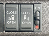 【両側パワースライドドア】スマートキーや運転席のスイッチで後席両側スライドドアの開閉が可能♪電動だから力を入れてドアを開ける必要が無く、小さなお子様でも簡単に開け閉めでき快適です♪