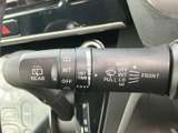 雨天時や視界不良時の運転をサポートするワイパーレバー。操作も簡単で、安心して運転に集中できます。万が一の事態にも備えましょう。