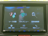 使いやすいインターフェースで、スムーズなナビ操作が可能です。音楽や動画を楽しんだり、様々な情報を活用できます。