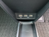 USB端子付いてます!!シガーソケットを使わず、スマホの充電が出来るので非常に便利です!!