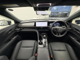クラウンスポーツ 2.5 Z E-Four 4WD 本革シート