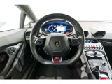 展示販売車両は、一部ストックヤードにて管理している場合がございます。ご来店をご希望の際は、事前にランボルギーニ麻布(TEL:03-5789-3377)へご連絡をください。