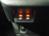運転席と助手席にはシートヒーターが装備。寒い時期に嬉しい装備です。