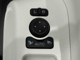 キーフリー連動で施錠時に格納します。降車の直前まで後方確認ができ、閉じ忘れも防げます。