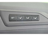 シートボジションメモリーが搭載されており、運転者によってシートやミラーの角度等を登録する事ができます。