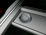 キーを身に付けていれば、ドアの開錠からエンジンスタート、発進、降車時の施錠まで指先1つで可能です。
