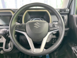インテリアに合わせたデザインのステアリングは、運転される方のことも考え、運転しやすい形状、大きさです。是非一度、実際に触ってお確かめください。