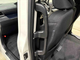 それぞれの身長や手の大きさに合った高さと太さを実現した大型乗降用アシストグリップ