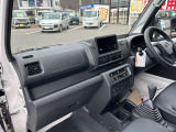 届出済未使用車を一人でも多くの方に提供できるよう専門スタッフがしっかりと説明し、相談にのらせていただきます。