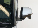 便利な電動格納ミラー付きです