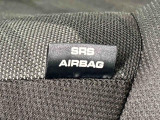 車両側方からの衝撃を緩和するSRSサイドエアバッグ(運転席/助手席)に加えて,SRSカーテンシールドエアバックも標準装備