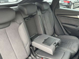 体を支えるためにシートを硬めにしております。長時間の運転でも疲れにくいように、サポート力重視で設計されております。