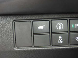 運転席・スマートキーのボタンを押すだけで自動で開閉します