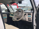 運転席もゆったりすわれます!!