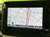 ナビゲーションシステムを搭載。目的地までのルートを音声案内でサポートし、安全運転を後押しします。