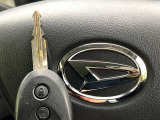 【キーレス】少し離れた場所からでもボタン一つでドアの開錠・施錠ができるのでとっても便利!ドアの鍵穴周りに傷をつけることもありません♪