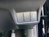 VSA(横滑り抑制)スイッチです。滑りやすい路面・カーブを走っている時に起こりがちな横滑りをコンピューター制御で抑制し、運転にゆとりをもたらします.