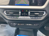 2ゾーンオートエアコン。運転席と助手席で温度調整可能です。
