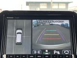 後退時には、周囲の状況が確認しやすいカメラ映像が表示されます。安全でスムーズな後退をサポートし、万が一のリスクを軽減します。