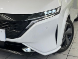 【LEDヘッドライト】悪天候や夜間走行時も良好な視界を確保し安心して運転できる高輝度LEDヘッドライトを装備!点灯速度が早く、消費電力も抑えられています。