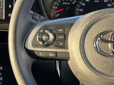 ステアリングスイッチ付きで運転中、前方から目線をそらすことなく、オーディオ等の操作が可能です!