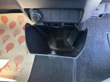 ちょっとした小物を置くのに便利なスペースがございます☆
