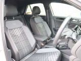 認定中古車保証1年間距離無制限の保証とロードアシスタンスサービスが全車に付帯されています。また、1年間または2年間の延長保証(有償)もご利用いただけます。
