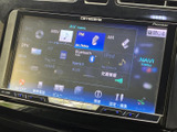 多彩なメディアに対応し、お好みの音楽を快適に楽しめます。Bluetooth接続も可能で、ハンズフリー通話も可能です。