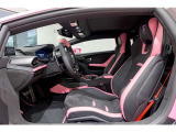 Fully electric and heated comfort seats