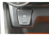 トラクションコントロールとは、すべりやすい路面での発進時や加速時にタイヤの空転を抑え、駆動力確保に貢献する機能です。詳細は販売店スタッフまでおたずねください。