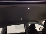 静電タッチ式LEDルームランプは、ランプ周辺に触れるだけで簡単に点灯が可能です。