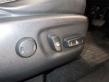パワーシート搭載。微妙な調整が手軽にでき、ピッタリのポジションで運転することが可能です。