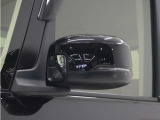 ◆ドアミラーウインカー◆ドアミラーにウインカーを装備しています。対向車に自身の進行方向を合図し安全に運転できます。