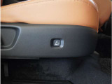 【プロのメカニック多数在籍】当社メカニックによる『プロの視点』でご納車前の整備を行います。お客様に安全且つ安心して気持ちよくお乗りいただけるように真心込めて整備いたします。
