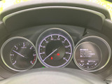 運転に必要な情報を一目で確認可能。シンプルで分かりやすい表示で、視線をそらすことなく運転できます。