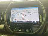 見やすい地図表示で、目的地までのナビゲーションをスムーズに行えます。渋滞情報も確認でき、効率的なルート選択をサポートします。