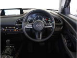 【運転席】最適なドライビングポジションでドライブをお楽しみください。