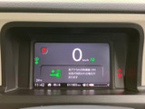 シンプルでわかりやすい表示で、走行状況を一目で確認できます。先進の運転支援機能をサポートする表示も確認できます。