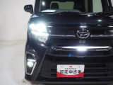 ヘッドライトとフォグランプは明るいLED。夜間の運転も安心です。