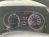 視認性の高いメーターが、運転に必要な情報を分かりやすく表示します。スムーズなドライブをサポートし、安心感を与えます。