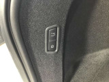 電動開閉式パワーテールゲートを採用。日常使いからレジャーまで快適にサポートします。
