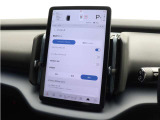 パイロット・アシストは、さまざまなシーンであなたをサポート。例えば、車線変更の際には、レーンチェンジ・アシスト(車線変更支援機能)がステアリング操作をサポート。車線変更のストレスを軽減します。
