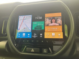 高精細なディスプレイが、運転中の情報提供やエンターテインメントをサポート。快適なドライブを演出します。様々な機能を直感的に操作可能です。