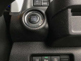 【 プッシュボタンスタートシステム 】 「アドバンストキーを携帯し、ブレーキペダルを踏みながらインパネ上のボタンを押すだけで、エンジンの始動/停止ができます。」