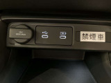 USB端子と12Vの端子が付いておりますのでお車でのお出かけに困りません。